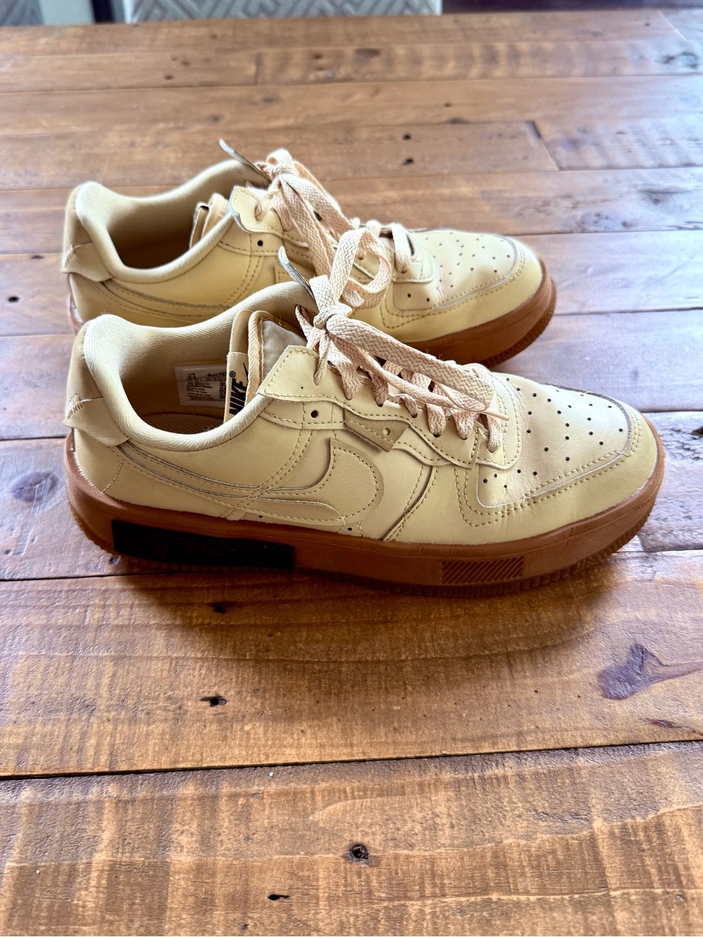 Nike Men's Low-Top Sneakers in Beige and Gum